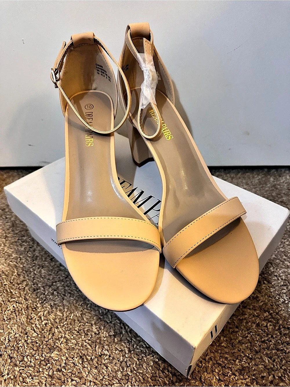 VINCE CAMUTO Chunk Ankle Strap Block Heel Sandals in Yellow US 10 NWT